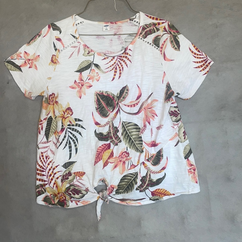 Old Navy Floral Top! Medium